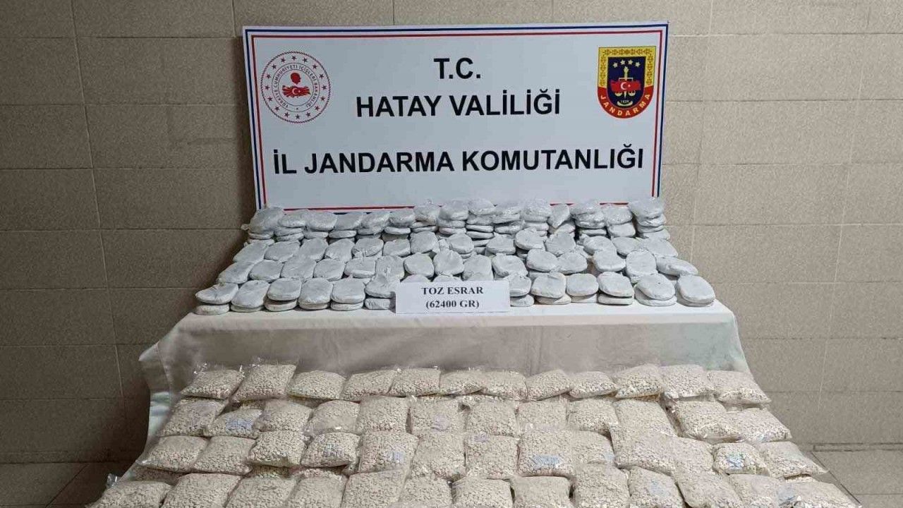 Hatay’da 87 kilo 990 gram captagon hap ve 62 kilo 400 gram toz esrar ele geçirildi
