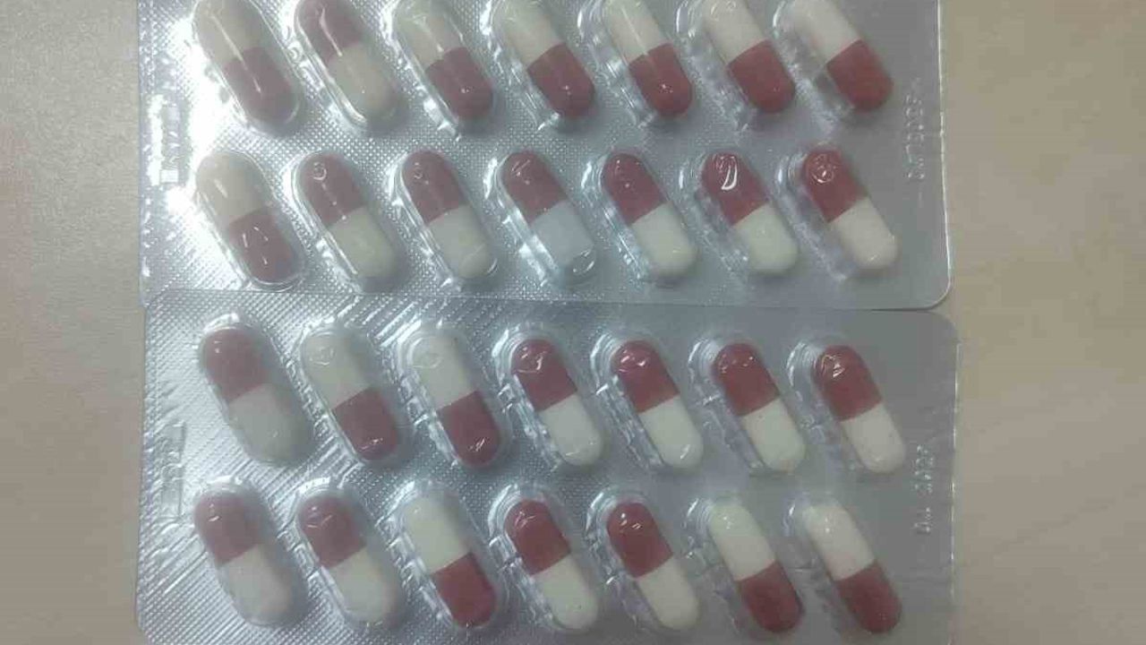 Manisa’da polisten kaçan şüpheliden uyuşturucu hap çıktı