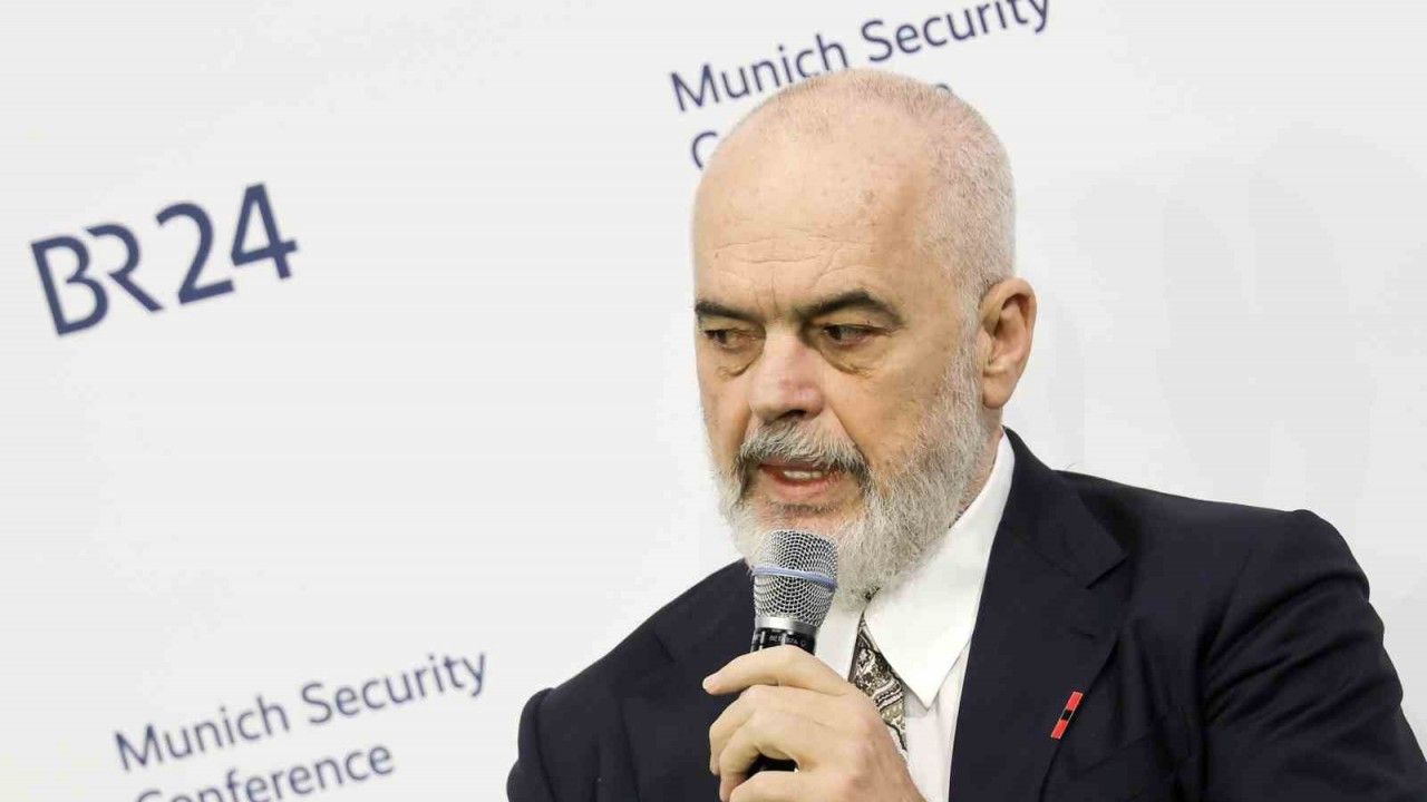 Arnavutluk Başbakanı Rama: "Sonumuz Konstantinopolis’te şehrin surları yıkılırken tartışan papazlar gibi olacak"