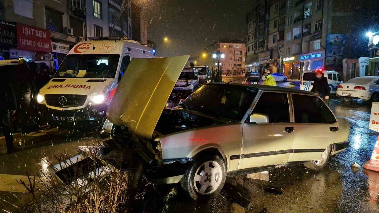 Kaza yapan alkollü sürücü, bindirildiği ekip otosunda silahla kendini vurdu