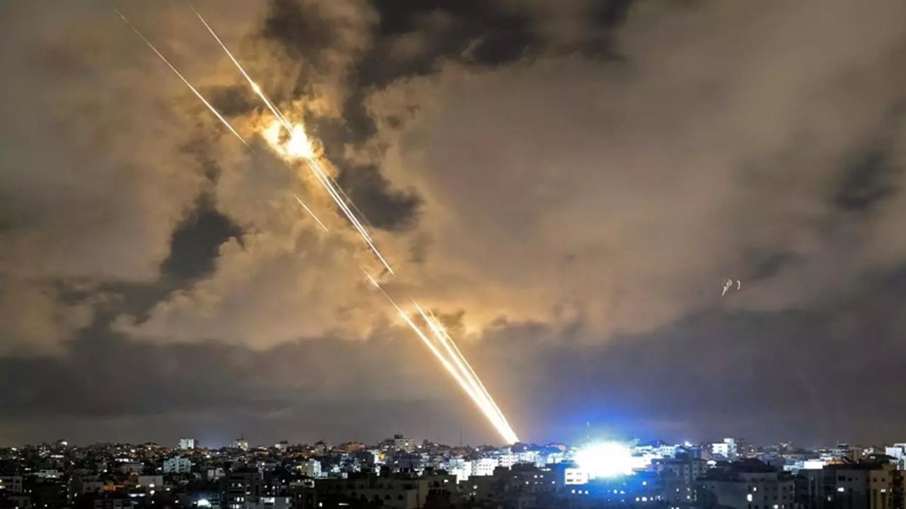 İran'dan İsrail'e Güçlü Misilleme! Tel Aviv ve Hayfa Bombalanıyor - İşin Detayı Haber