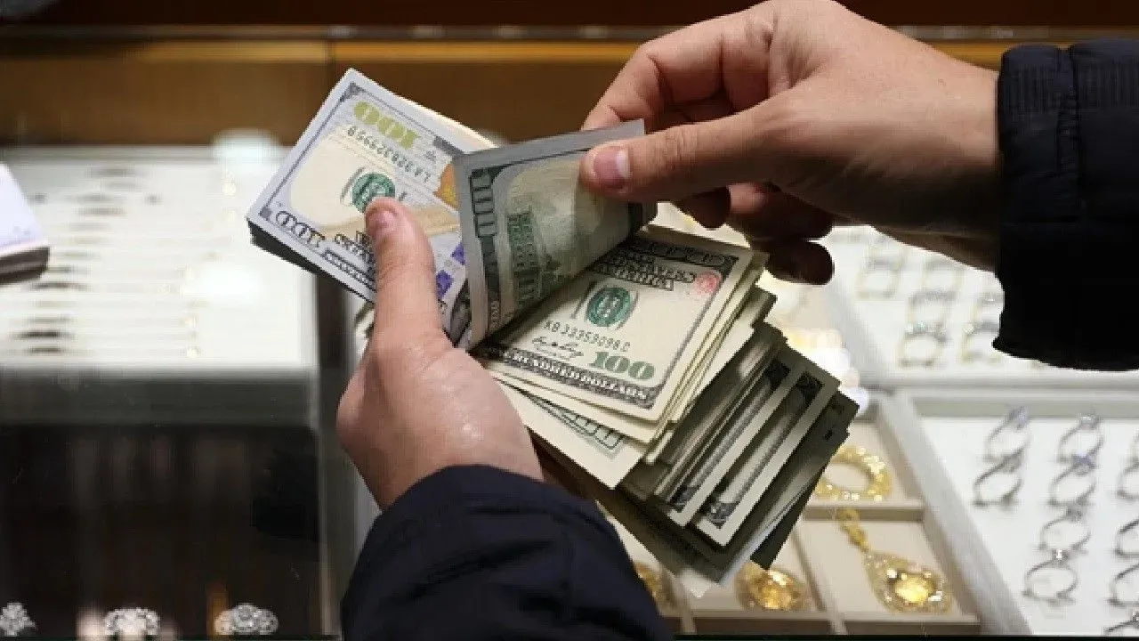 Kapalıçarşı'da serbest piyasa döviz kurları belli oldu.