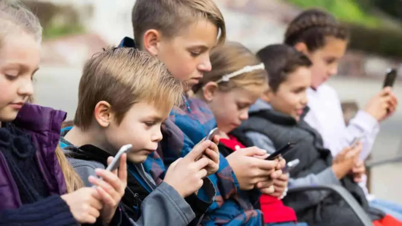 Bakan Uraloğlu: "15 yaş altı sosyal medya kullanımı düzenlemesine dair kanun teklifi Meclisten geçti"