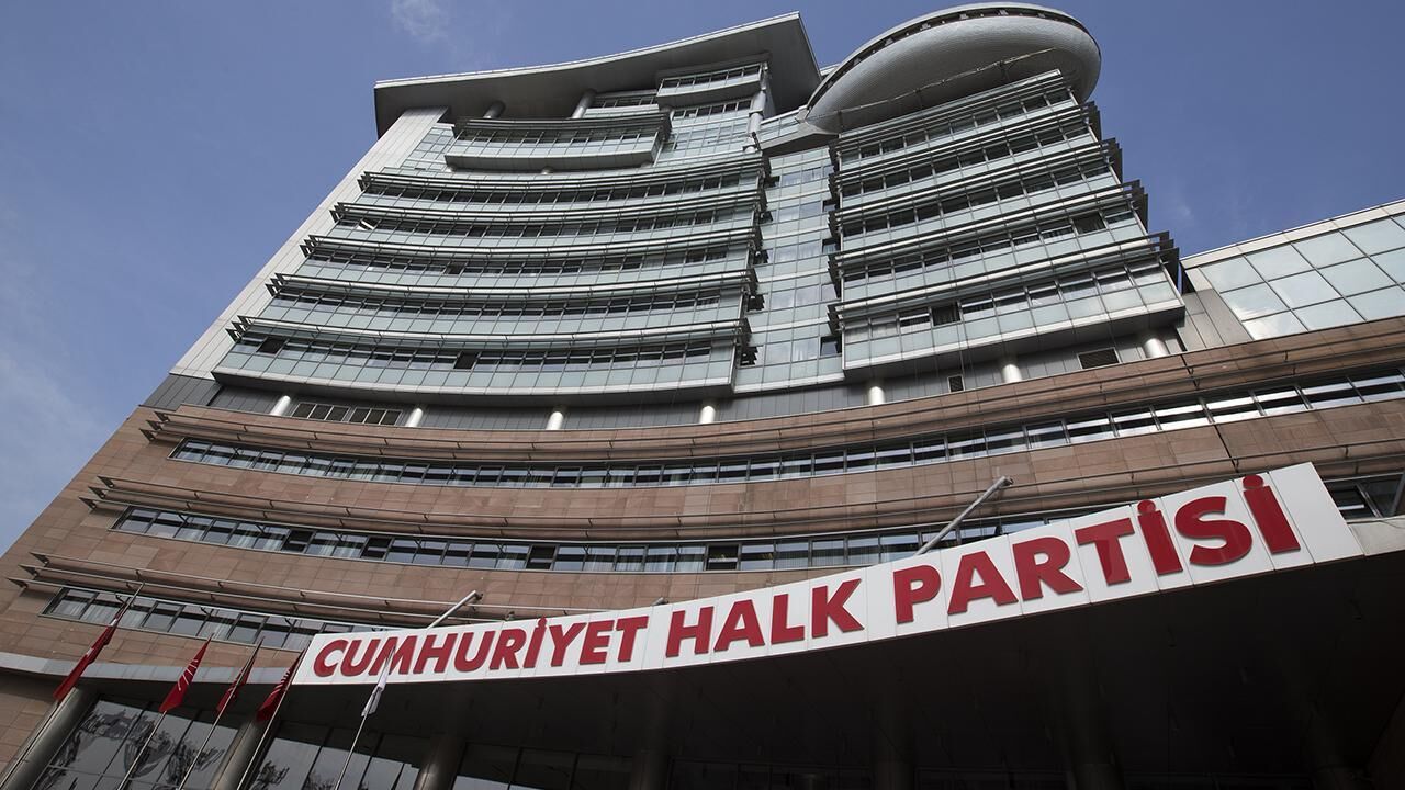 CHP, İstanbul’da 7 ilçe başkanı ve yönetimini görevden aldı