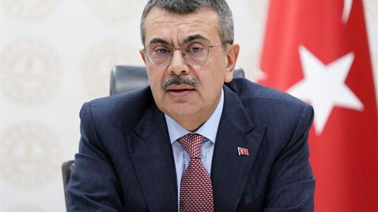 Bakan Tekin: Çocukların aile büyükleriyle kurduğu bağ gelişimlerine katkı sağlıyor