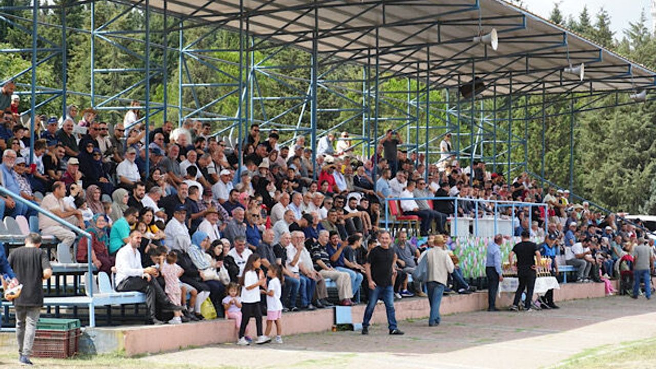 Gölcük’te Geleneksel Rahvan At Yarışları düzenlendi