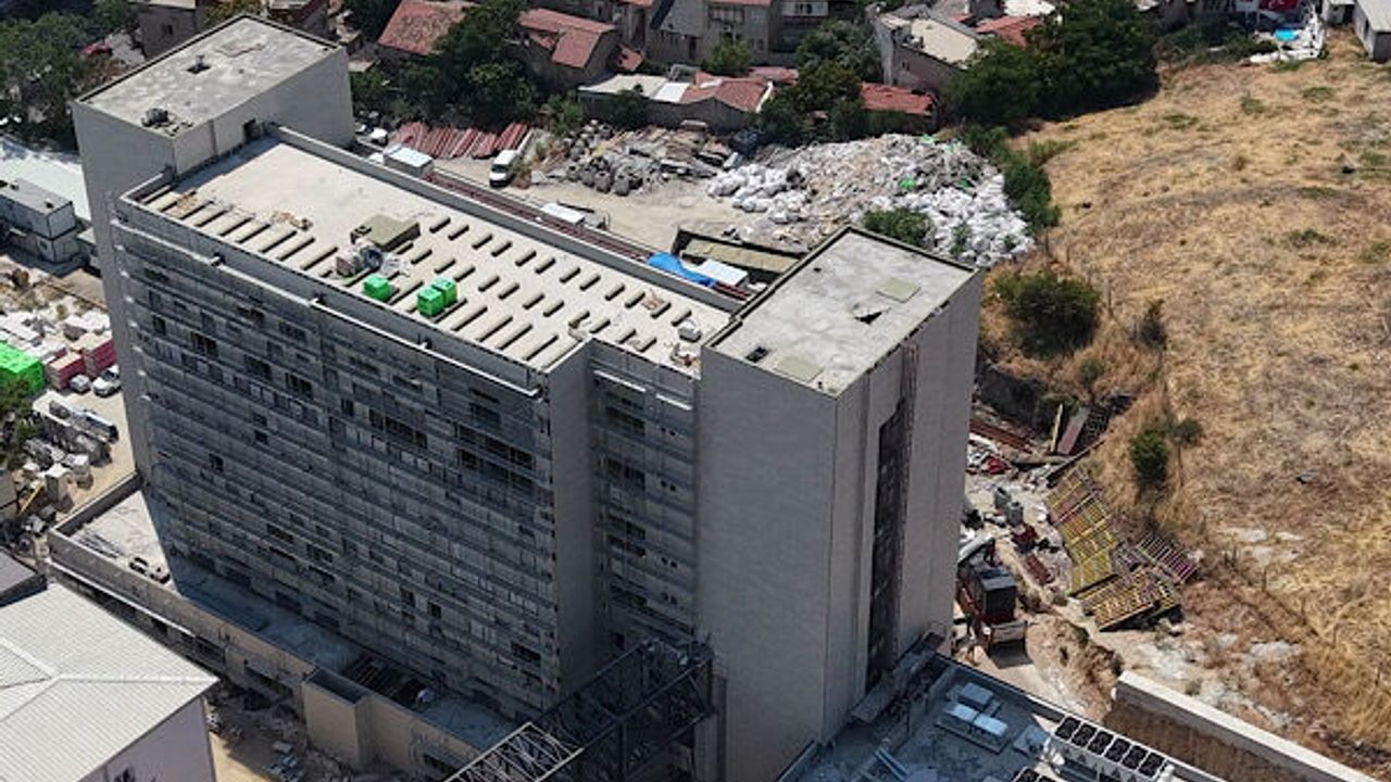 İzmir Eşrefpaşa Hastanesi’nin yeni ek hizmet binasında sona yaklaşıldı