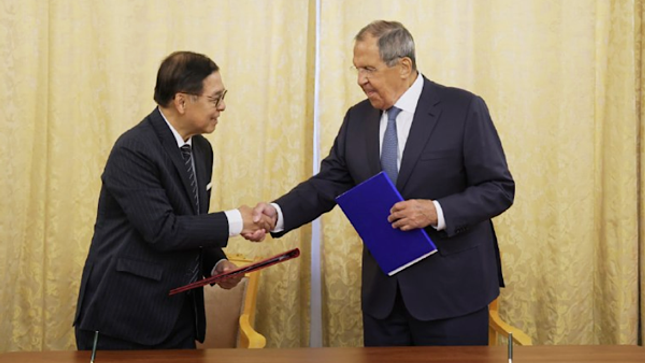 Lavrov ile Tayland Dışişleri Bakanı Phuangketkeow bir araya geldi