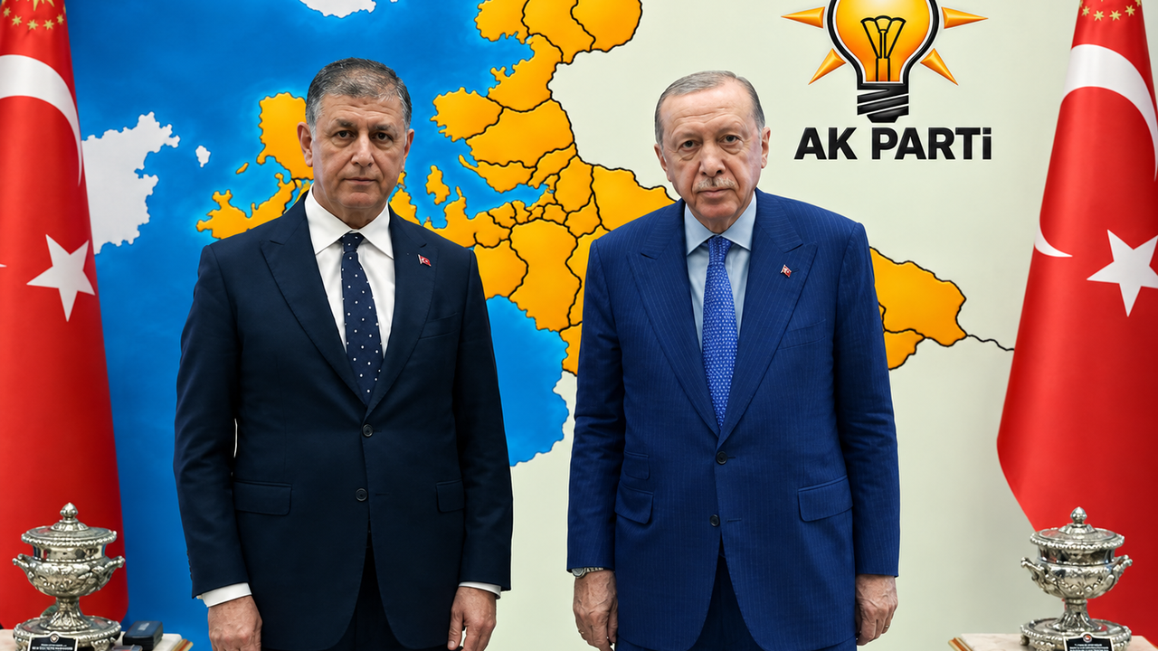 Cemil Tugay, AK Parti’ye katılmak üzere genel merkez binasına geldi