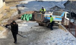 20 yaşındaki gencin ayağının kırıldığı yolda tuzlama çalışması