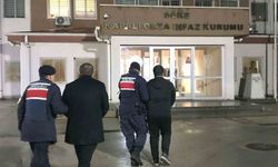 Jandarmanın 3 aylık takibi sonunda 2 göçmen kaçakçısı yakalandı