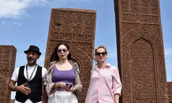 Ahlat’taki tarihi Selçuklu Mezarlığı’na ünlü akını