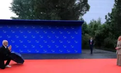 Edi Rama’dan eşine az rastlanır jest: İtalya Başbakanı Meloni’yi diz çökerek karşıladı