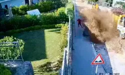 Su borusu bomba gibi patladı, site savaş alanına döndü