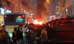Küçükçekmece’de havai fişekli kutlamada yangın çıktı, araç küle döndü