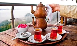 ÇAYIN TADI KAÇABİLİR Mİ? FİYAT ARTIŞI ÜRETİCİYİ SEVİNDİRİRKEN TÜKETİCİYİ ENDİŞELENDİRİYOR!