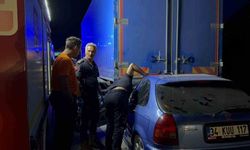 Kamyonun altına giren otomobilde can pazarı: 1 ölü, 1 ağır yaralı
