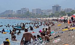 Antalya’nın denizi bile yanıyor: Termometreler 45, deniz suyu 32 derece