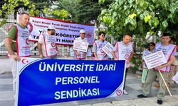 Üniversite idari personeli eylem yaptı