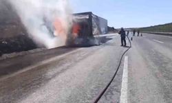 Şanlıurfa’da saman yüklü tır alev alev yandı