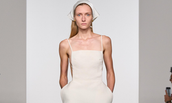 Veronica Leoni, Calvin Klein Collection 2026 İlkbahar Koleksiyonunu New York’ta Sundu