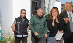 İddianameye göre Başkan Tekin kocasını "çantacısı" yapmış