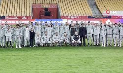 A Milli Futbol Takımı, La Cartuja Stadyumu'nda yürüyüş yaptı