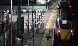 İngiltere’deki trende bıçaklı saldırı: 9’u ağır 10 yaralı