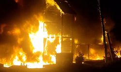 Beylikdüzü’nde çocuk parkı alev alev yandı