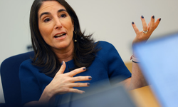 Cleveland Fed Başkanı Hammack’ten Bekle-Gör Mesajı: “Faiz İndirimlerine Ara Verilmeli”