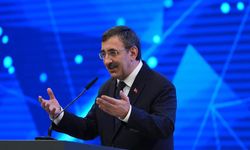 Cumhurbaşkanı Yardımcısı Yılmaz: "Yüzde 27 artışla net 28 bin 75 liraya yükselen aylık asgari ücret hayırlı olsun"