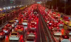İstanbul’da trafik yüzde 90’a ulaştı, ağır vasıtalar dikkat çekti