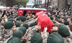 Samsunlu şehit polis, görev arkadaşlarının omzunda dualarla uğurlandı