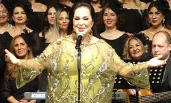 Türkan Şoray, ‘İyilik Korosu’ ile Mersin’de sanatseverlerle buluştu