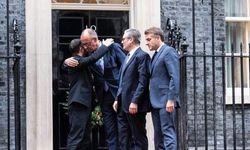 Zelenskiy: "Londra'daki görüşmeler verimli geçti ve barış yönünde küçük bir ilerleme var"