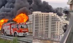 Esenyurt’ta bulunan bir zincir market deposunda yangın çıktı