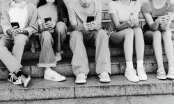 Fransa Meclisi, sosyal medya platformlarına 15 yaş sınırı getiren yasa tasarısını kabul etti