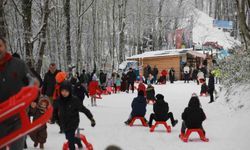 Karne hediyesi kar eğlencesi: Aktepe’de 7’den 70’e kızak şöleni