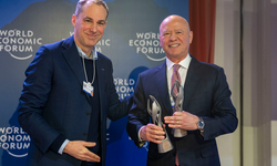 Koç Topluluğu’nun Sanayi 4.0 Başarıları Davos’ta Ödüllendirildi: Üretim Tesisi Sayısı 6’ya Yükseldi