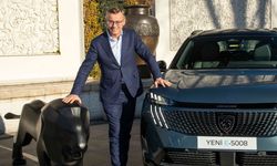 Peugeot CEO’su Favey: “2030’da tam elektrikli hedefi rafa kalktı”