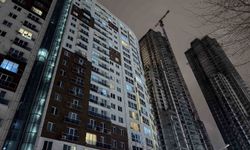 Esenyurt’ta bir sitede 2 kişi silahla vurulmuş halde ölü bulundu