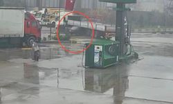 Turgutlu’da otomobil tırın altına ok gibi saplandı.