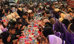 Türk Kızılay Gazze’de Ramazan’ın İlk İftar Sofrasını Kurdu