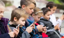 Bakan Uraloğlu: "15 yaş altı sosyal medya kullanımı düzenlemesine dair kanun teklifi Meclisten geçti"