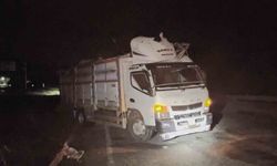 Çorum’da hafif ticari araç kamyona çarptı: 3 yaralı