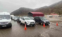 Çukurca Üzümlü Sınır Kapısı’nda sistem arızası