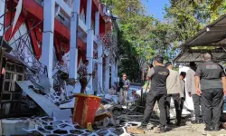 Endonezya'da 7.4 büyüklüğünde deprem: Tsunami uyarısı yapıldı