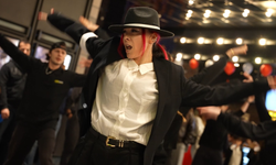 Michael Jackson Filminin Tanıtımı Flash Mob Dans Gösterisiyle Gerçekleşti