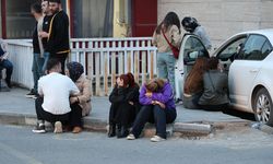 Yaralı öğrencilerin ailelerinin hastane önündeki bekleyişi sürüyor