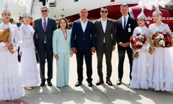 Almatı’dan Gazipaşa-Alanya Havalimanına ilk uçak seferi "su takı" seremonisiyle karşılandı
